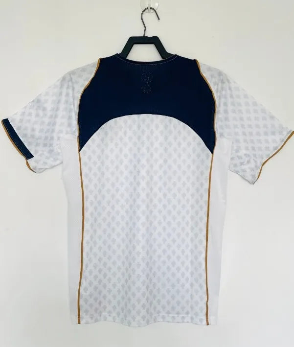 البرتغال 2004 - زيّ الفريق الاحتياطي - تصميم كلاسيكي