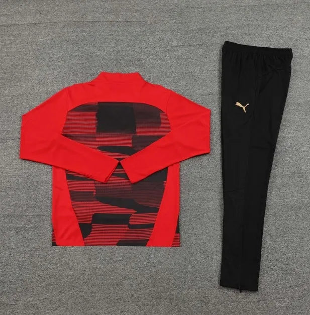 طقم رياضي أحمر بسحاب ربعي لفريق إيه سي ميلان لموسم 2024/2025