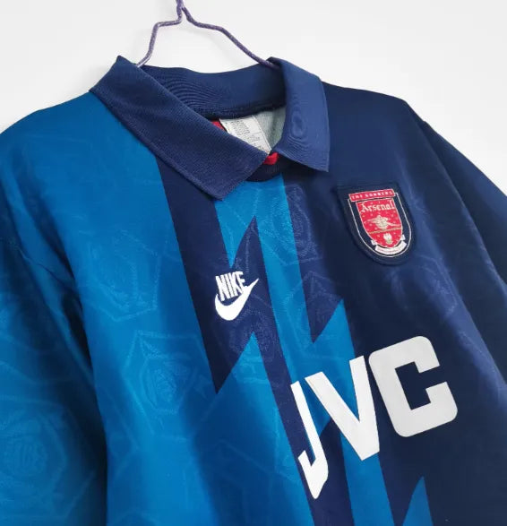 Retro de visitante del Arsenal 1995/1996