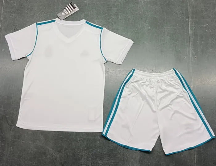 Conjunto local infantil del Real Madrid 2017/2018