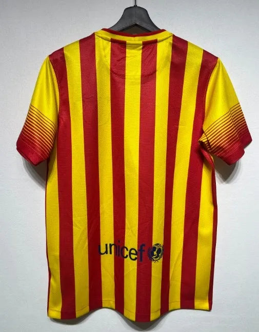 قميص برشلونة الاحتياطي لموسم 2013/2014 بتصميم كلاسيكي