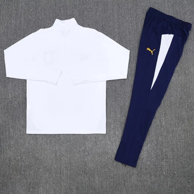 بدلة رياضية بيضاء بسحاب ربعي، البرتغال 2025