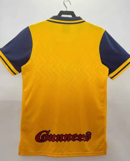 Retro de visitante del Arsenal 1996/1997