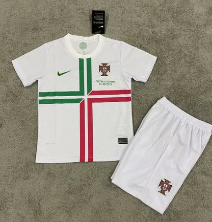 Conjunto retro de visitante de Portugal 2012 para niños
