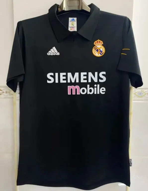 Retro de visitante del Real Madrid 2002/2003