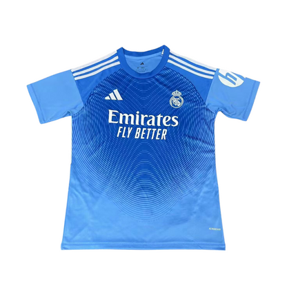 حارس مرمى ريال مدريد الأزرق لموسم 2025/2026