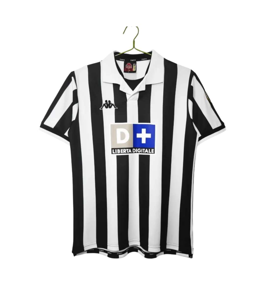 Retro local del AC Milan 2004/2005