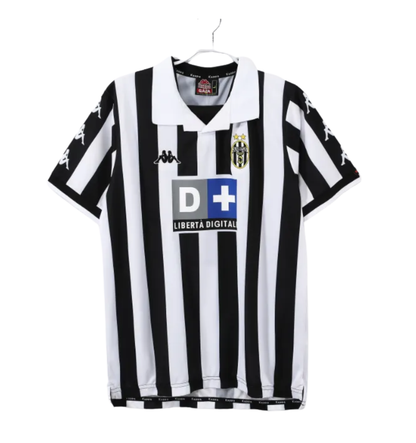 Retro local del AC Milan 2004/2005