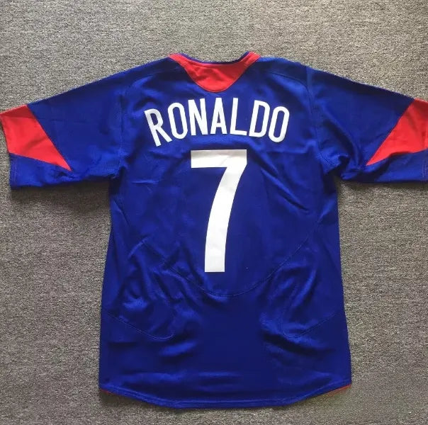 طقم مانشستر يونايتد الاحتياطي لموسم 2005/2006 (نسخة كلاسيكية)