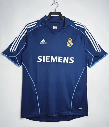 Retro de visitante del Real Madrid 2005/2006