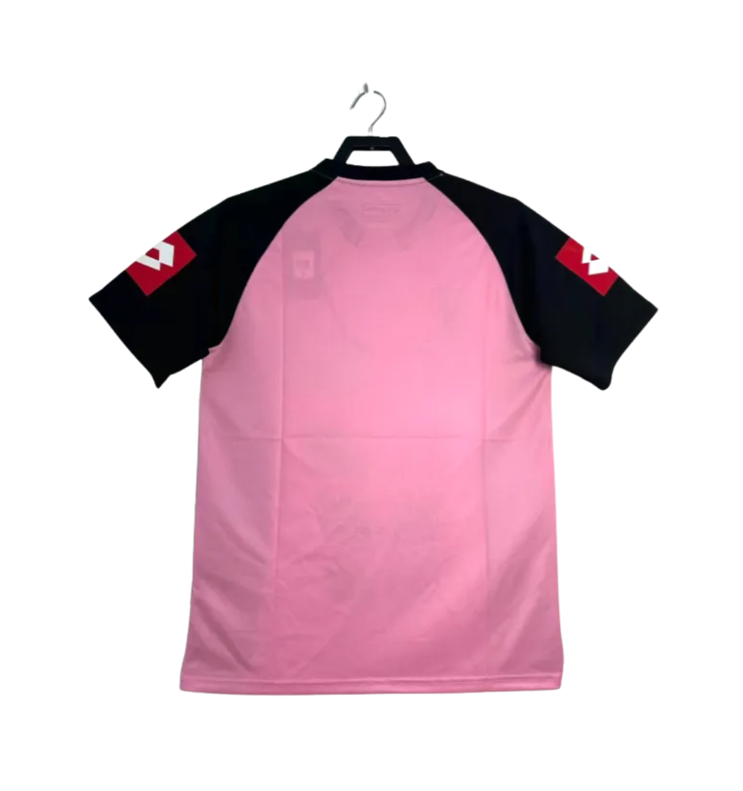 Retro local del AC Milan 2004/2005