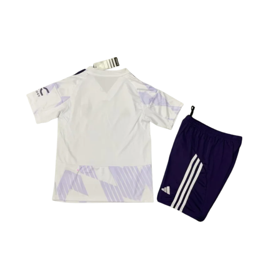 Conjunto visitante del Manchester United 2025/2026 (adultos y niños)