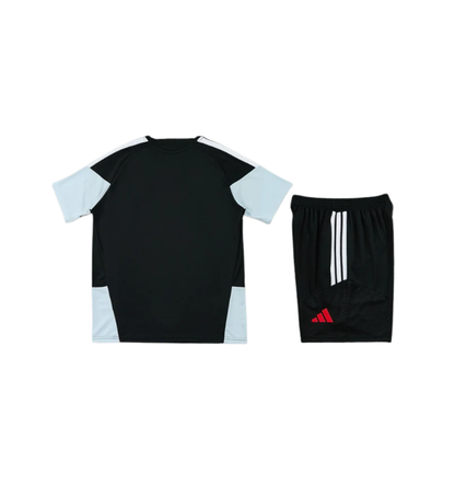 Chándal rojo de manga corta/pantalones cortos del Manchester United 2023/2024