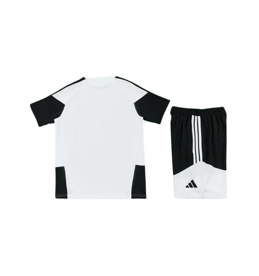 Chándal rojo de manga corta/pantalones cortos del Manchester United 2023/2024