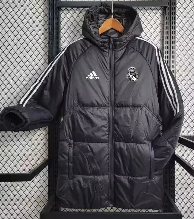 Chaqueta acolchada negra del Real Madrid 2023/2024