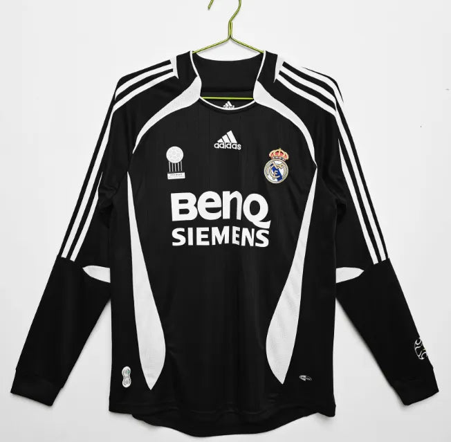 قميص ريال مدريد الاحتياطي ذو الأكمام الطويلة لموسم 2006/2007