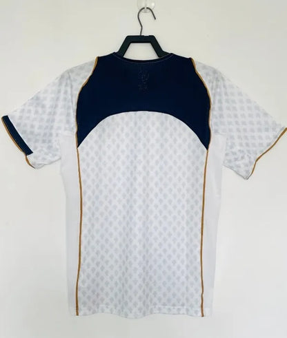 البرتغال 2004 - زيّ الفريق الاحتياطي - تصميم كلاسيكي