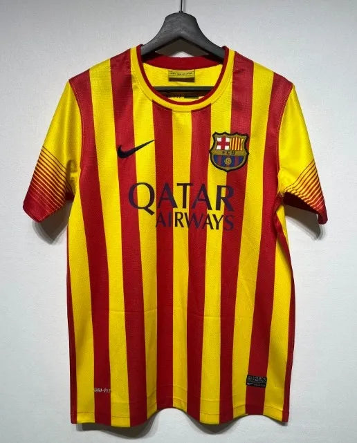 قميص برشلونة الاحتياطي لموسم 2013/2014 بتصميم كلاسيكي