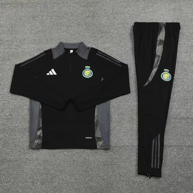 طقم رياضي أسود بسحاب ربعي لنادي النصر لموسم 2024/2025