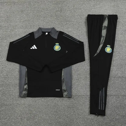 طقم رياضي أسود بسحاب ربعي لنادي النصر لموسم 2024/2025
