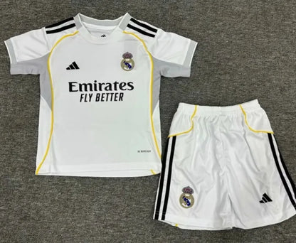 طقم ريال مدريد الأساسي لموسم 2025/2026 (للكبار والصغار)