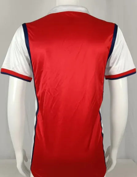 Retro local del Arsenal 2000/2001