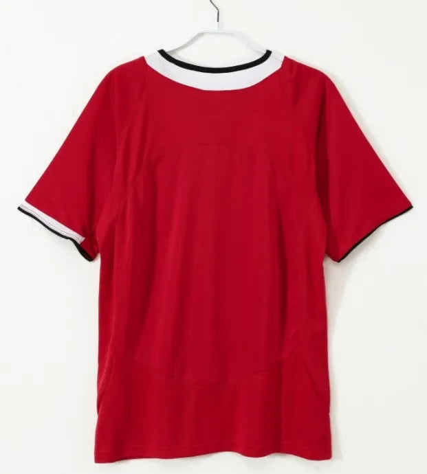 طقم مانشستر يونايتد الأساسي لموسم 2004/2006 (نسخة كلاسيكية)