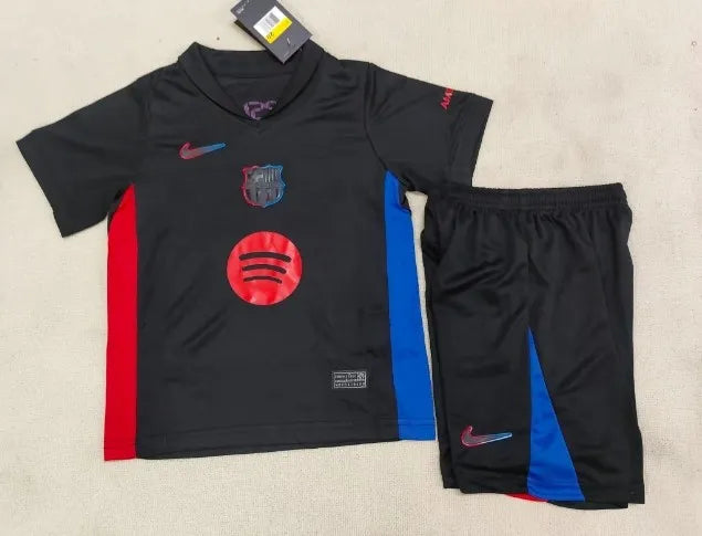 Conjunto visitante del Barcelona 2024/2025 (adultos y niños)