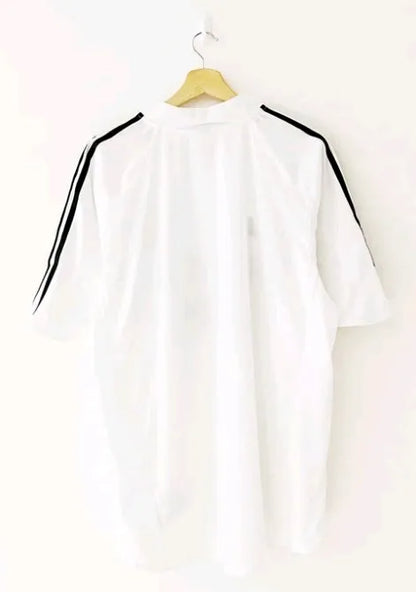 Retro local del Real Madrid 2004/2005