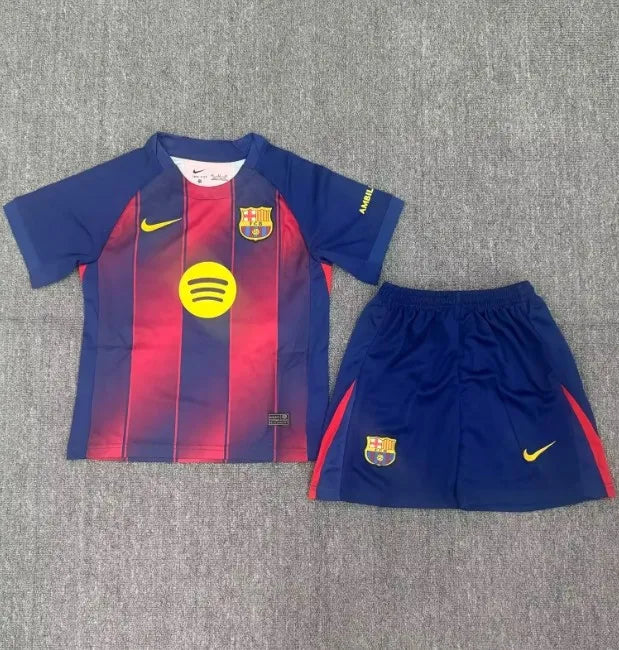 طقم برشلونة الأساسي لموسم 2025/2026 (للكبار والصغار)