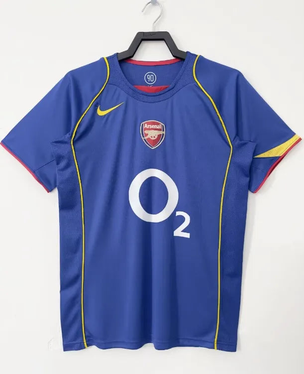 Retro de visitante del Arsenal 2004/2005