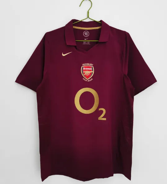 Retro local del Arsenal 2005/2006