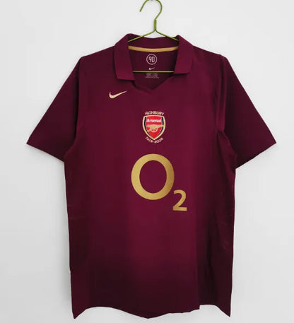 Retro local del Arsenal 2005/2006