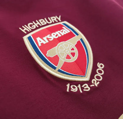 Retro local del Arsenal 2005/2006
