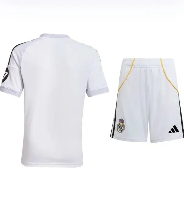 طقم ريال مدريد الأساسي لموسم 2025/2026 (للكبار والصغار)