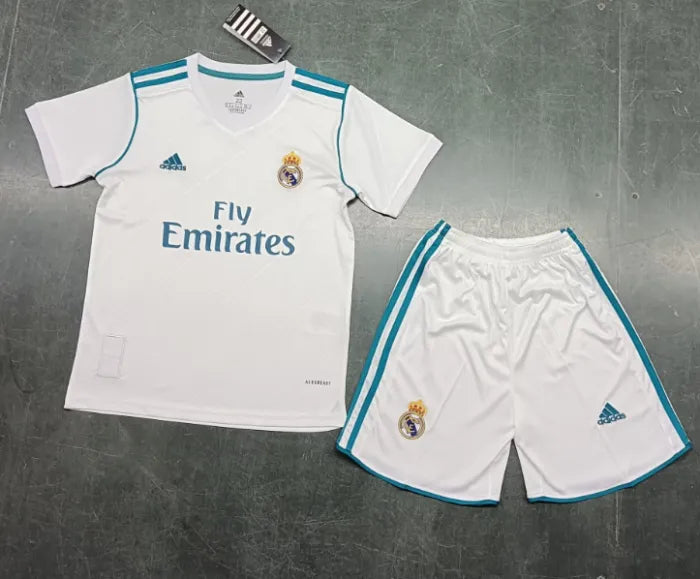 Conjunto local infantil del Real Madrid 2017/2018